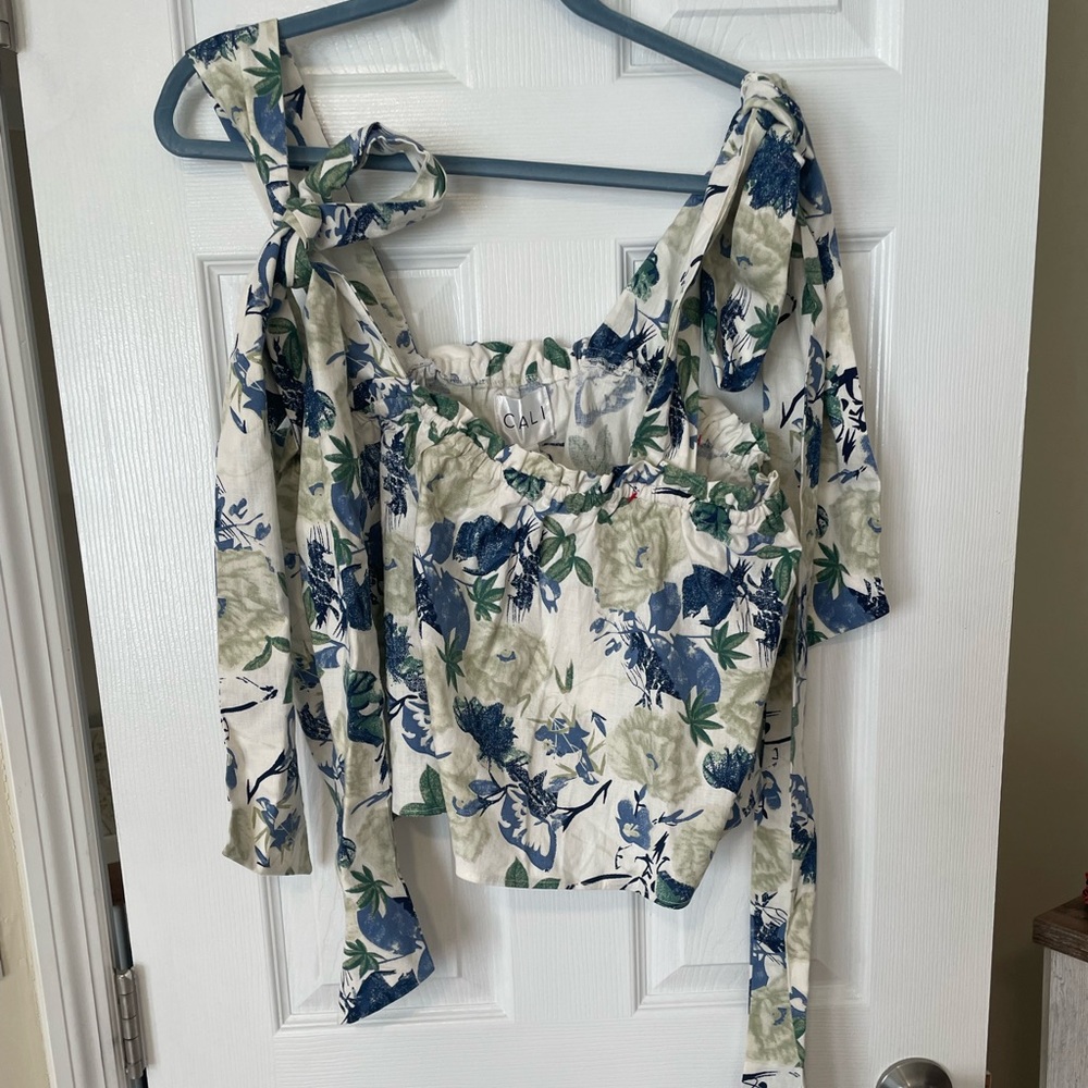 NWT CALI floral crop top tank